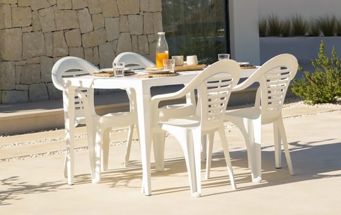 Mobiliario apilable: cómo optimizar el metro cuadrado de tu terraza para maximizar el aforo